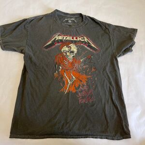 Metallica Men's Grey and Black T-shirt Band Tee Size Medium